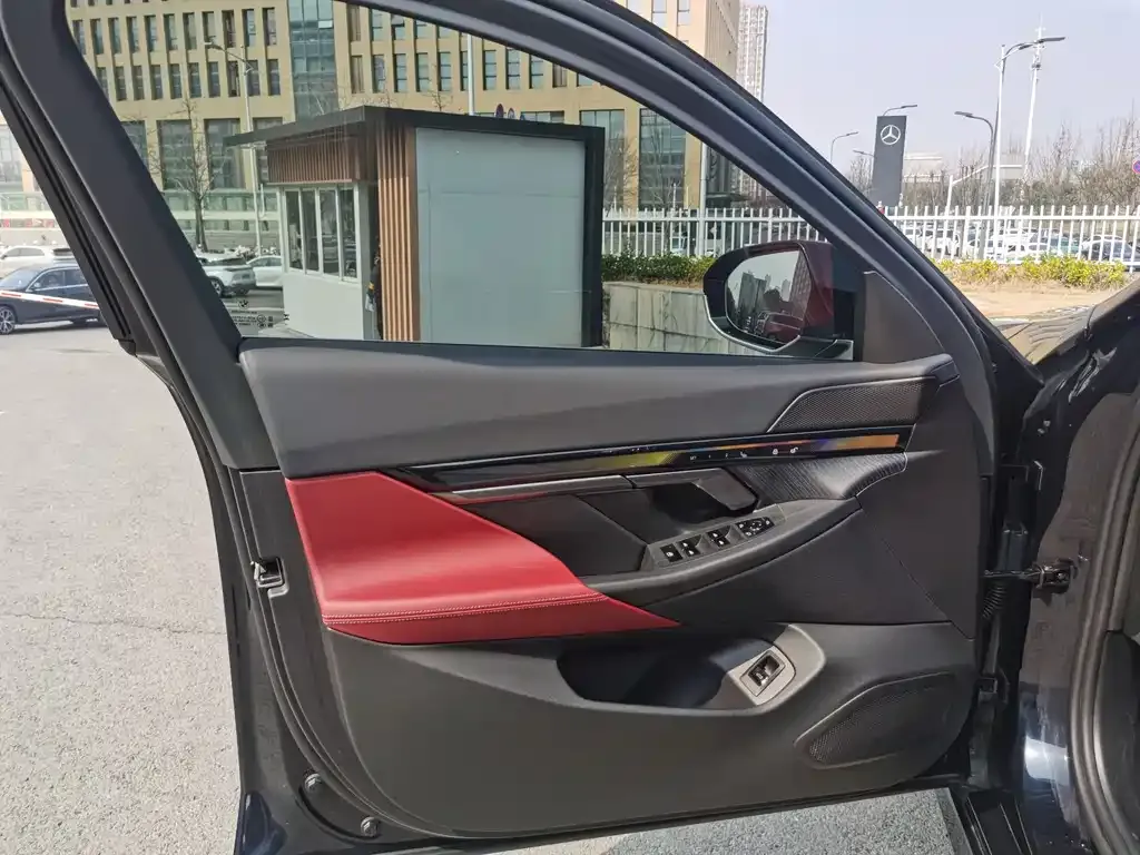 BMW i5 — фото 3