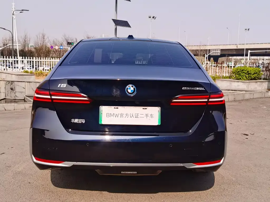 BMW i5 — фото 10