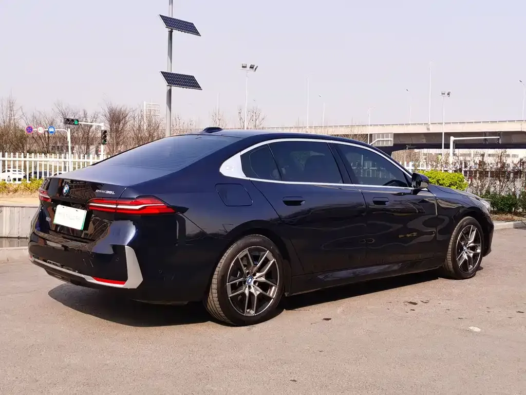 BMW i5 — фото 4