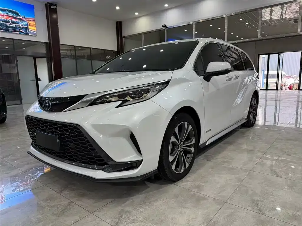 Toyota Granvia — фото 1