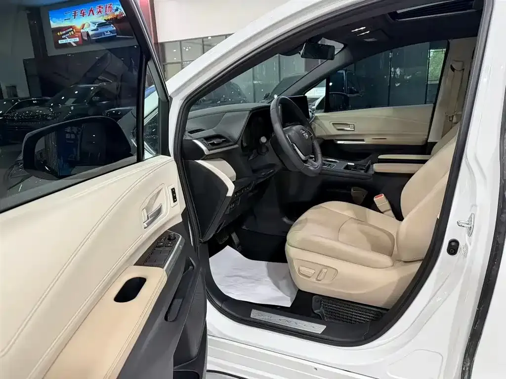 Toyota Granvia — фото 7