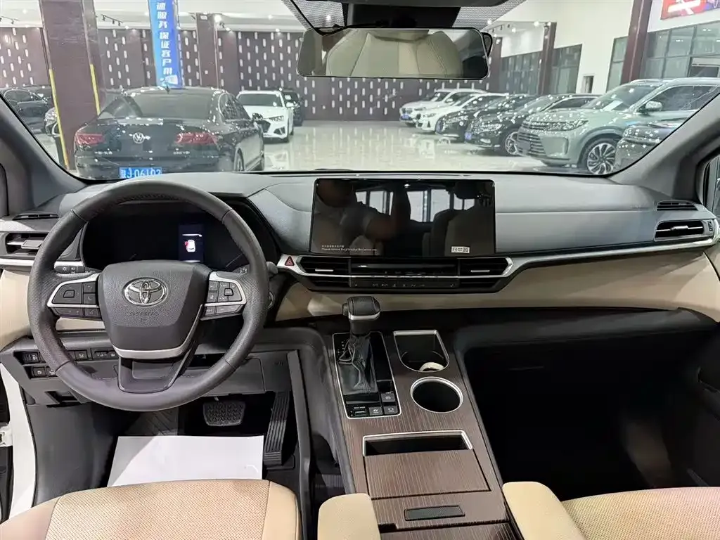 Toyota Granvia — фото 9