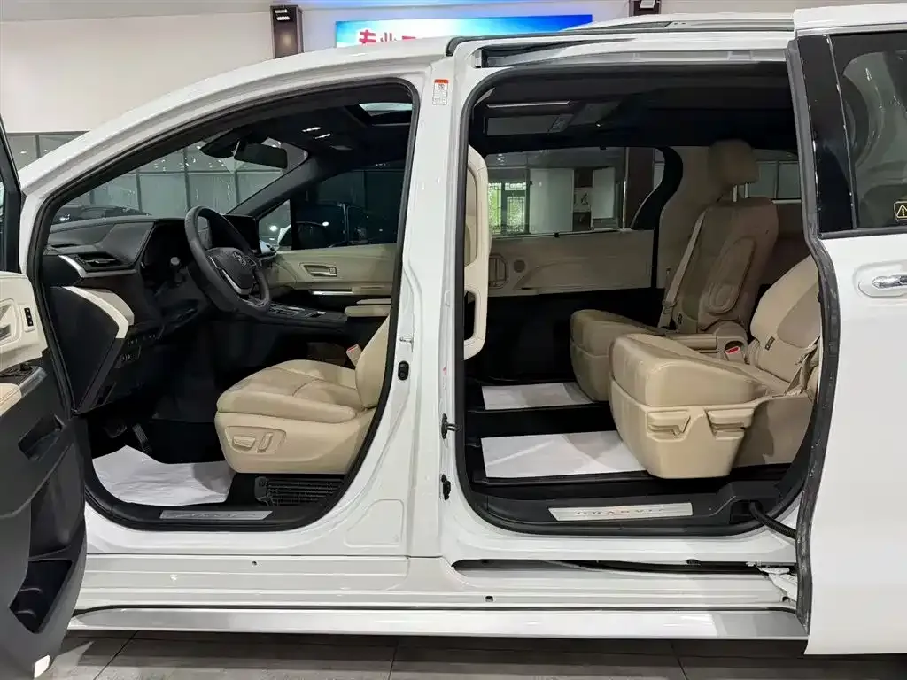 Toyota Granvia — фото 8