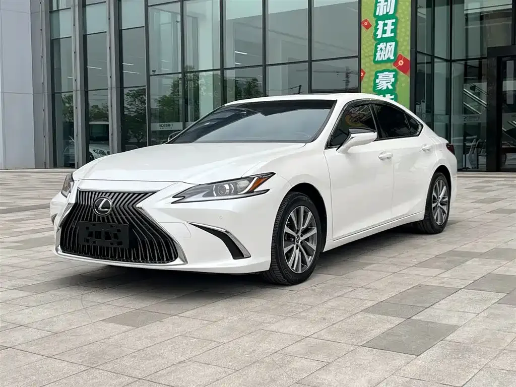 Lexus ES — фото 1