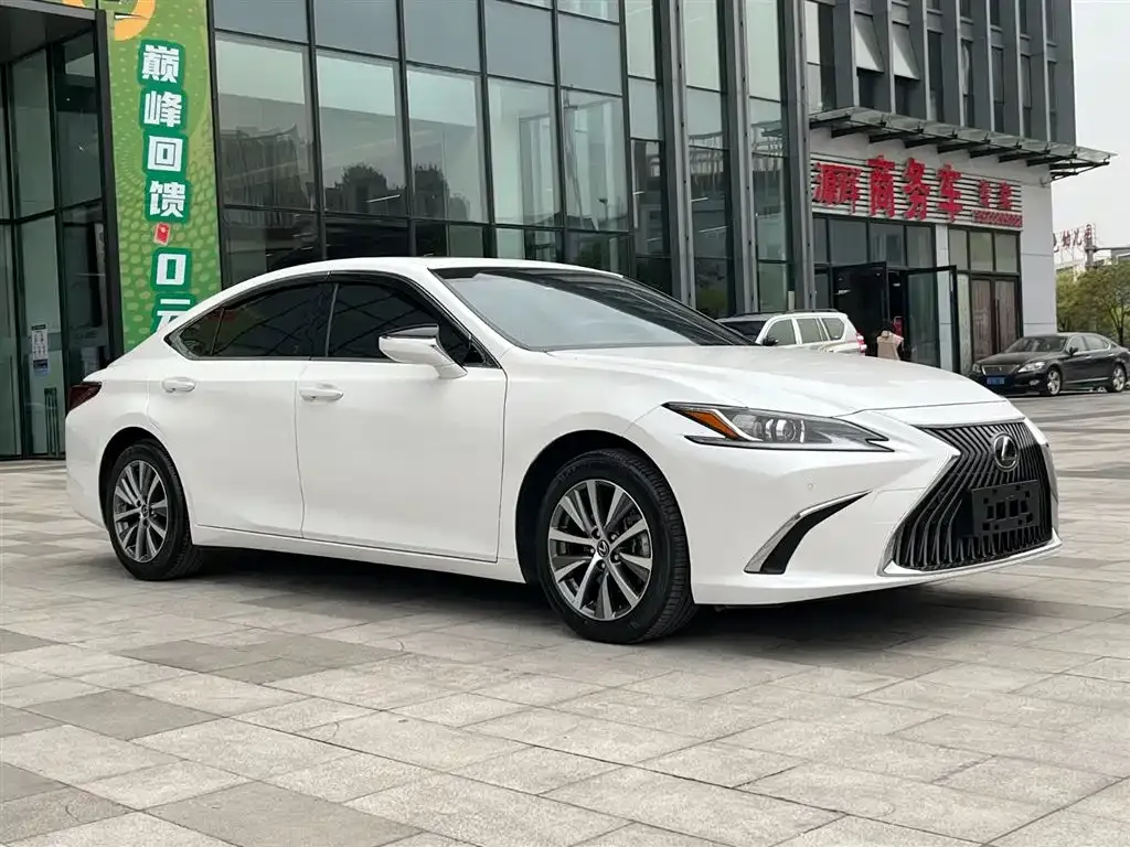 Lexus ES — фото 9