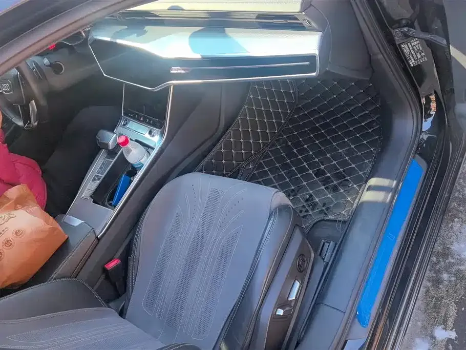 Audi A6L 2023 из CN, фото 10