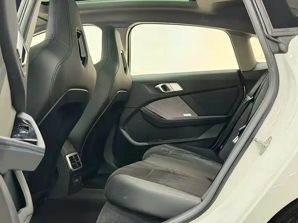 BMW 2 Series 2025 из CN, фото 2