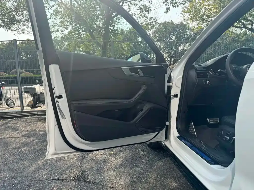 Audi A4L 2025 из CN, фото 6