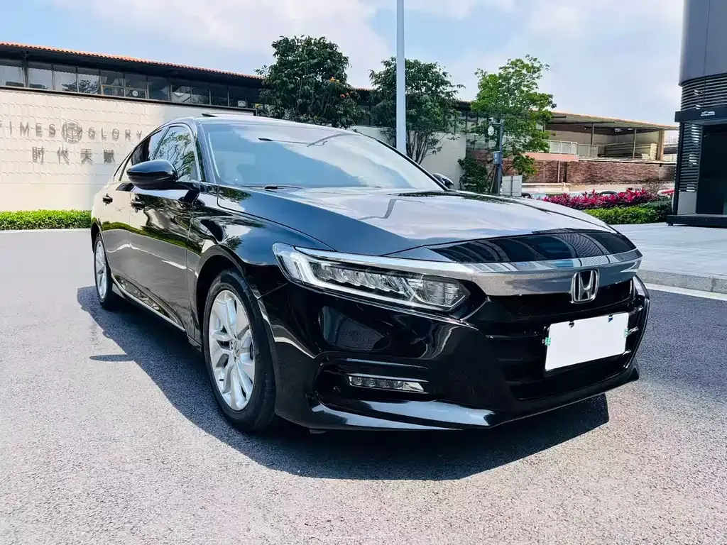 Honda Accord — фото 10