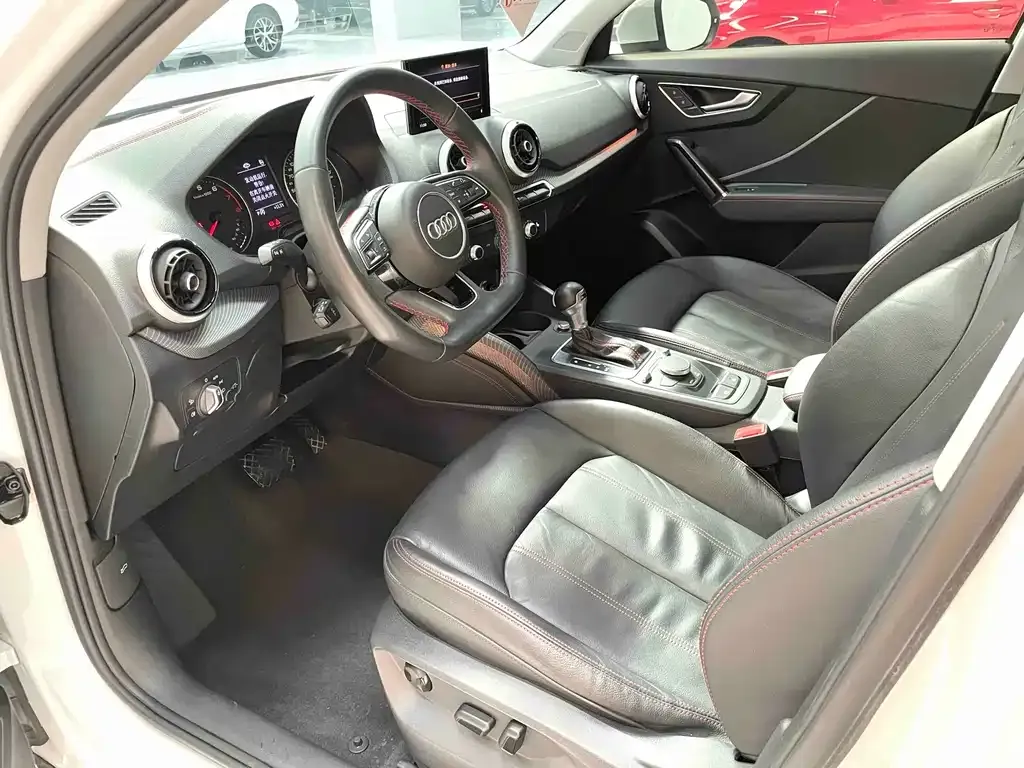Audi Q2L 2023 из CN, фото 2