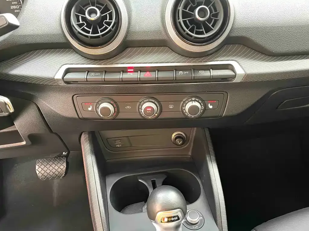 Audi Q2L 2023 из CN, фото 10
