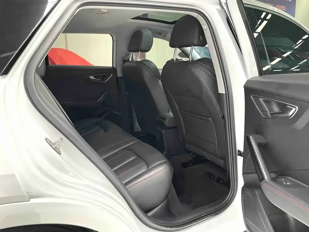 Audi Q2L 2023 из CN, фото 5