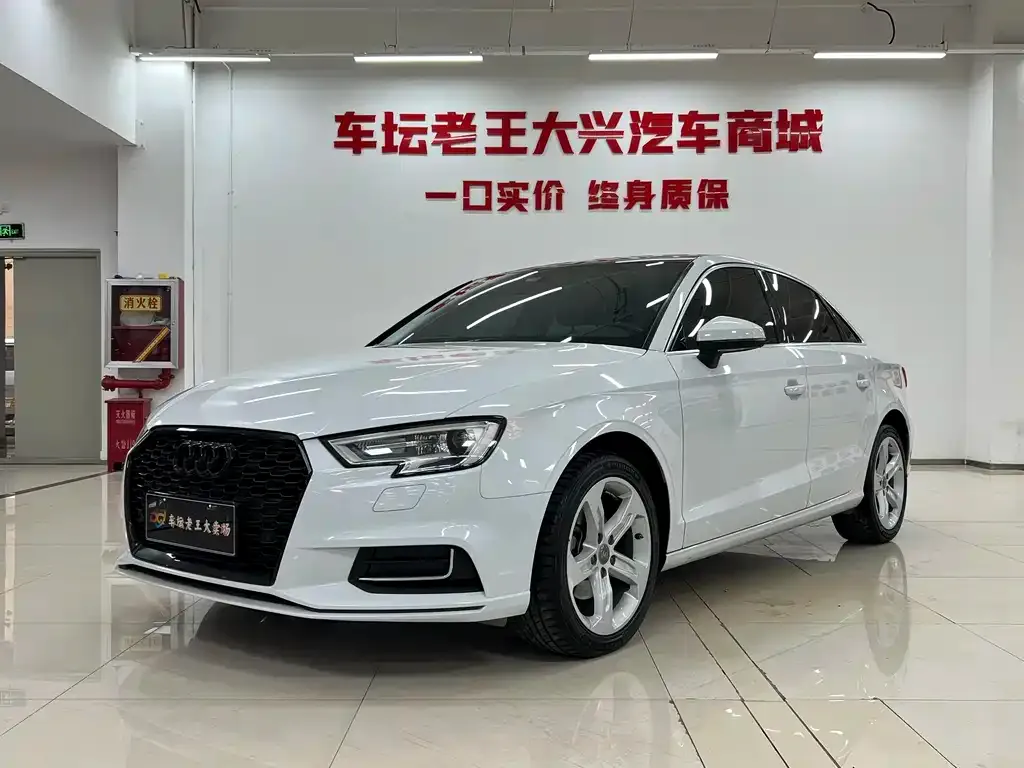 Audi A3 — фото 1