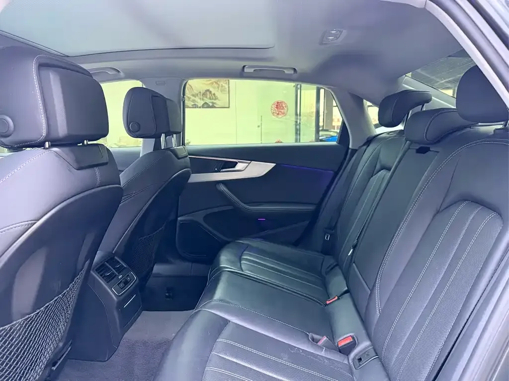 Audi A4L 2022 из CN, фото 4