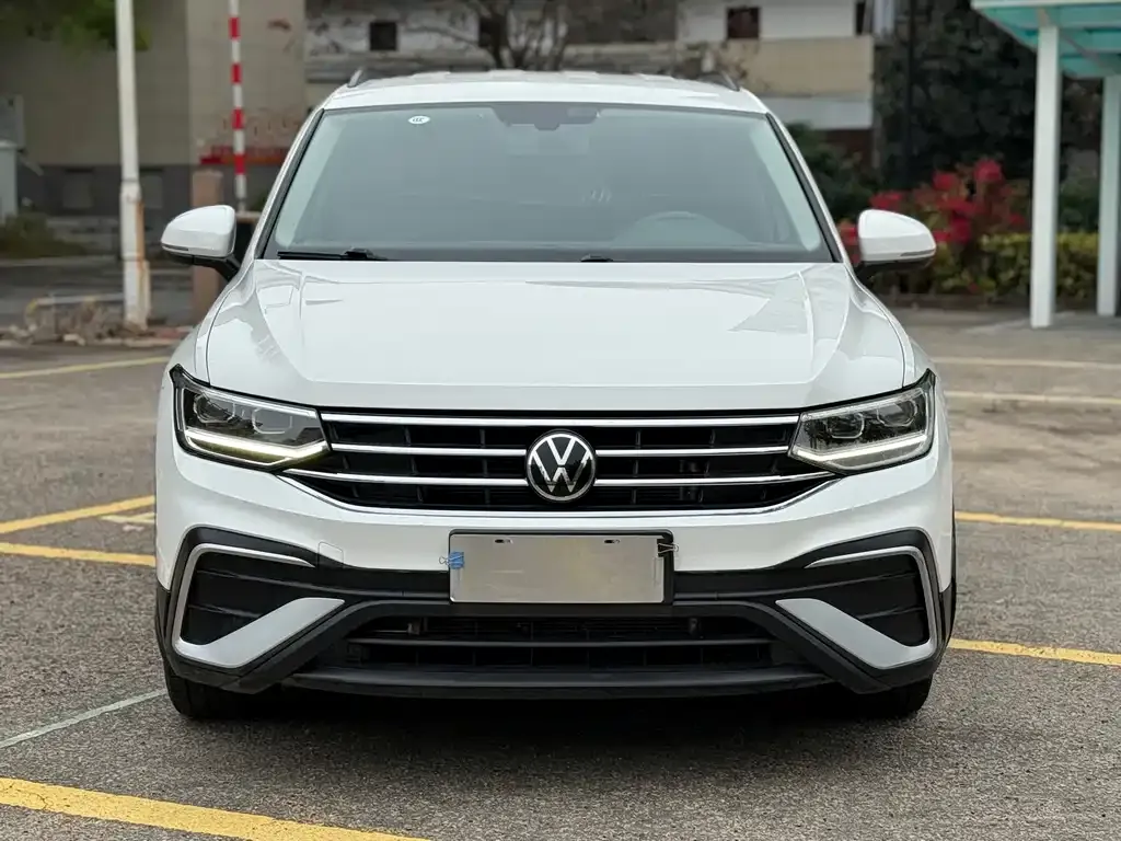 Volkswagen Tiguan L — фото 6