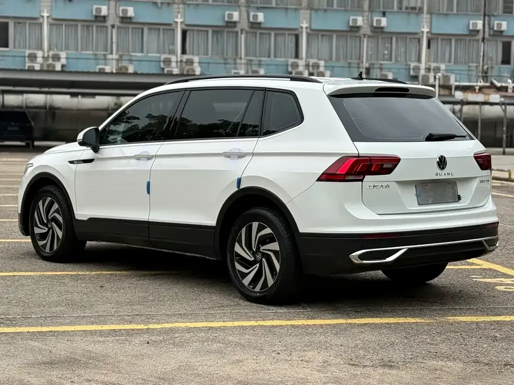 Volkswagen Tiguan L — фото 2