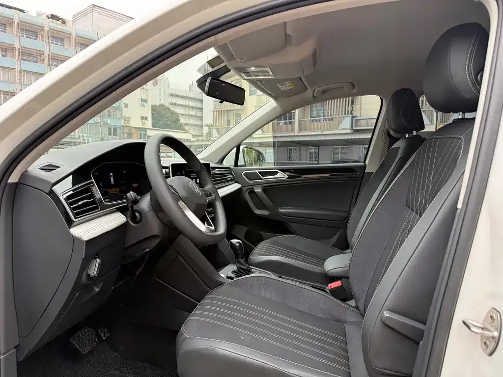 Volkswagen Tiguan L — фото 4