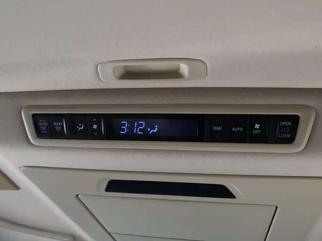 Toyota Alphard — фото 2