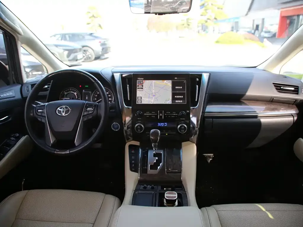 Toyota Alphard — фото 10