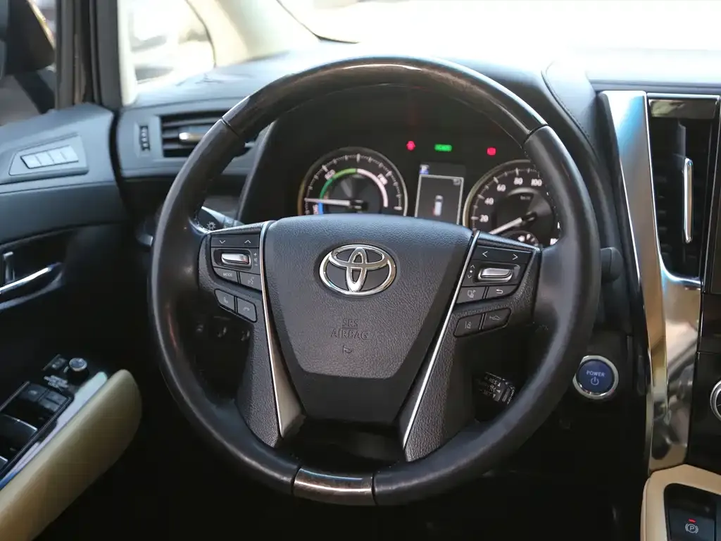 Toyota Alphard — фото 3