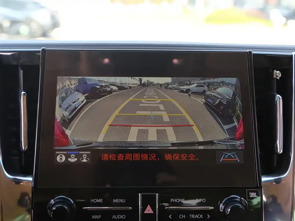 Toyota Alphard — фото 8