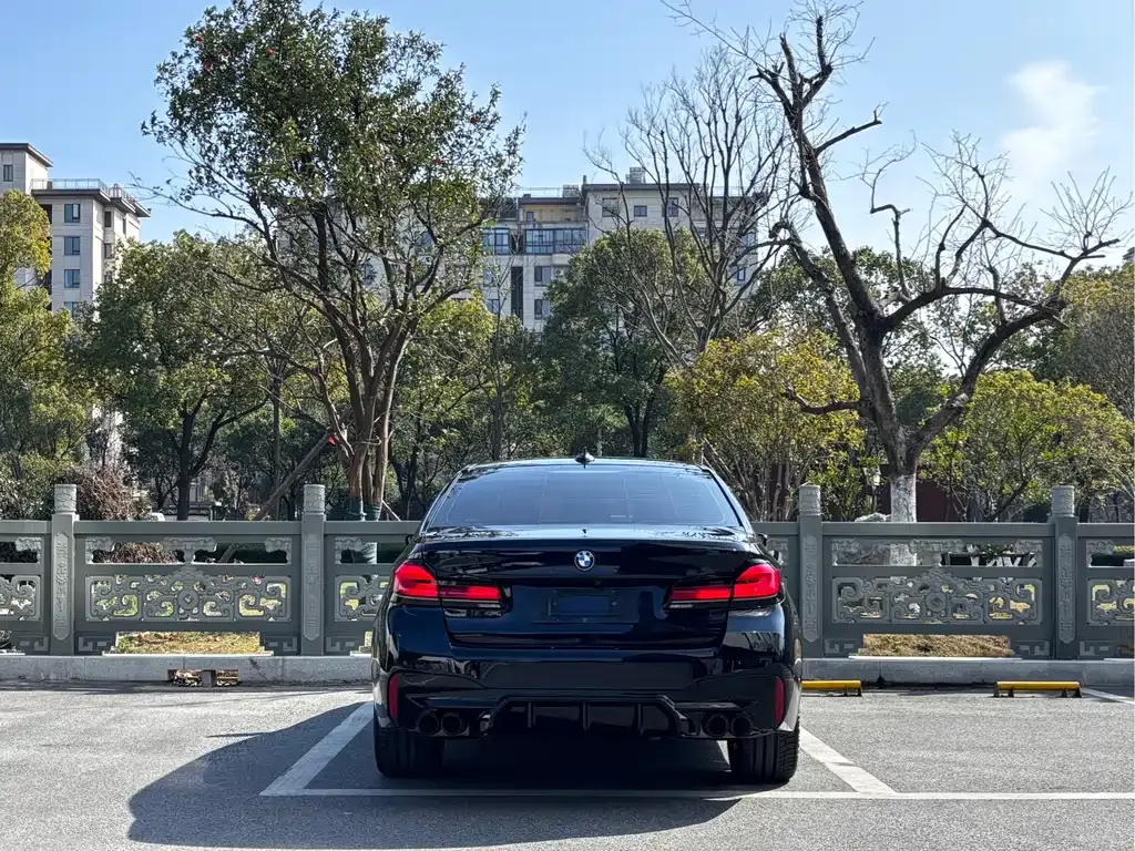 BMW 5 Series — фото 10