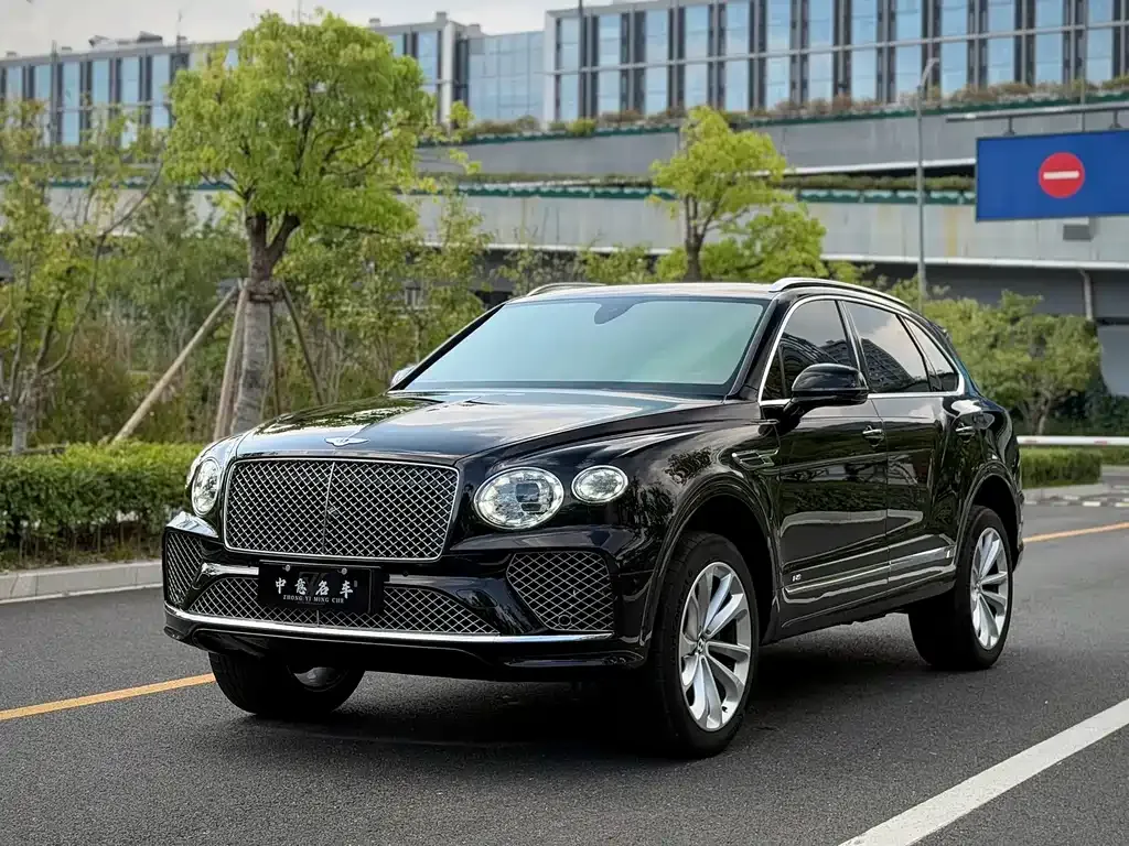 Bentley Bentayga — фото 1