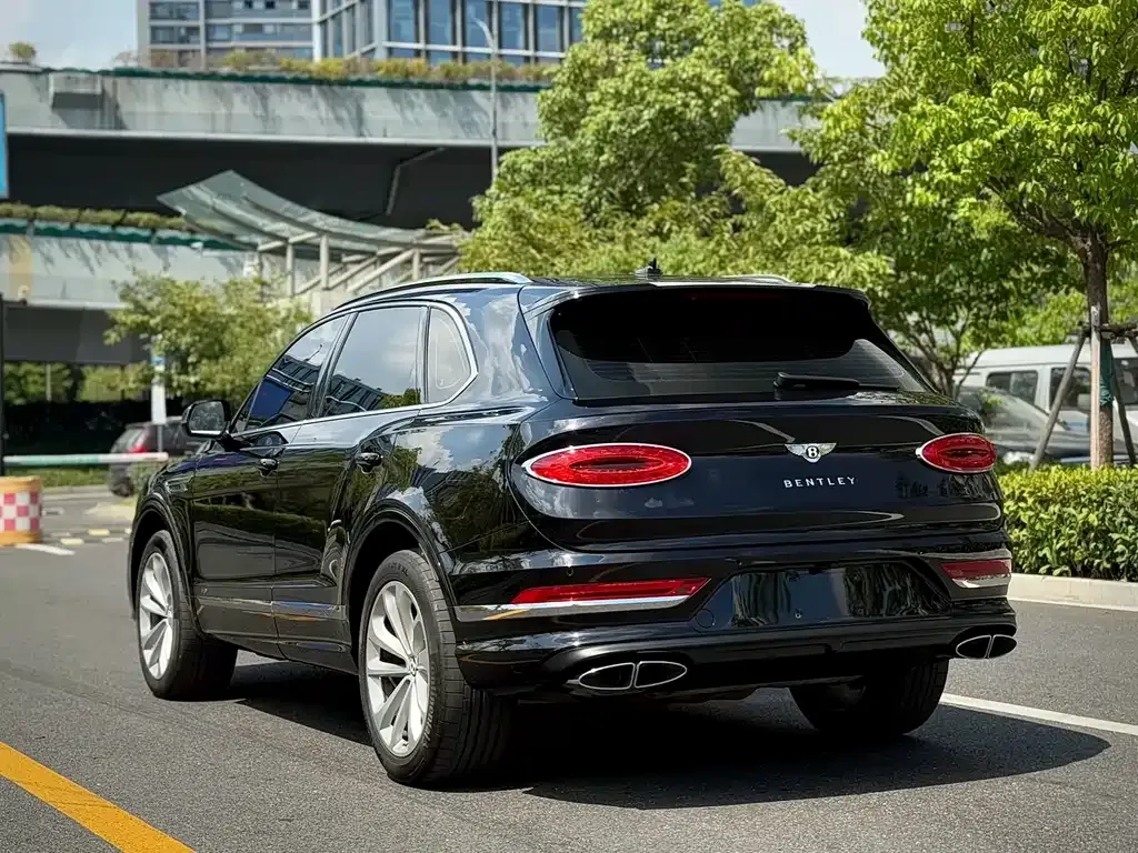 Bentley Bentayga — фото 9