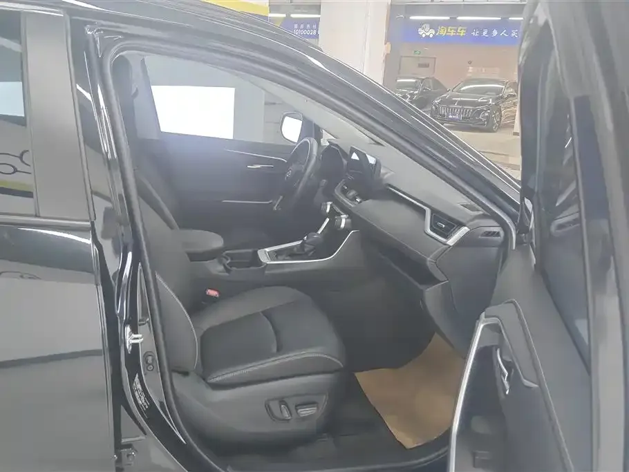 Toyota RAV4 2024 из CN, фото 4