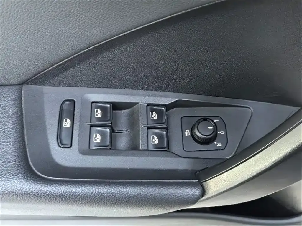 Volkswagen Tharu — фото 10