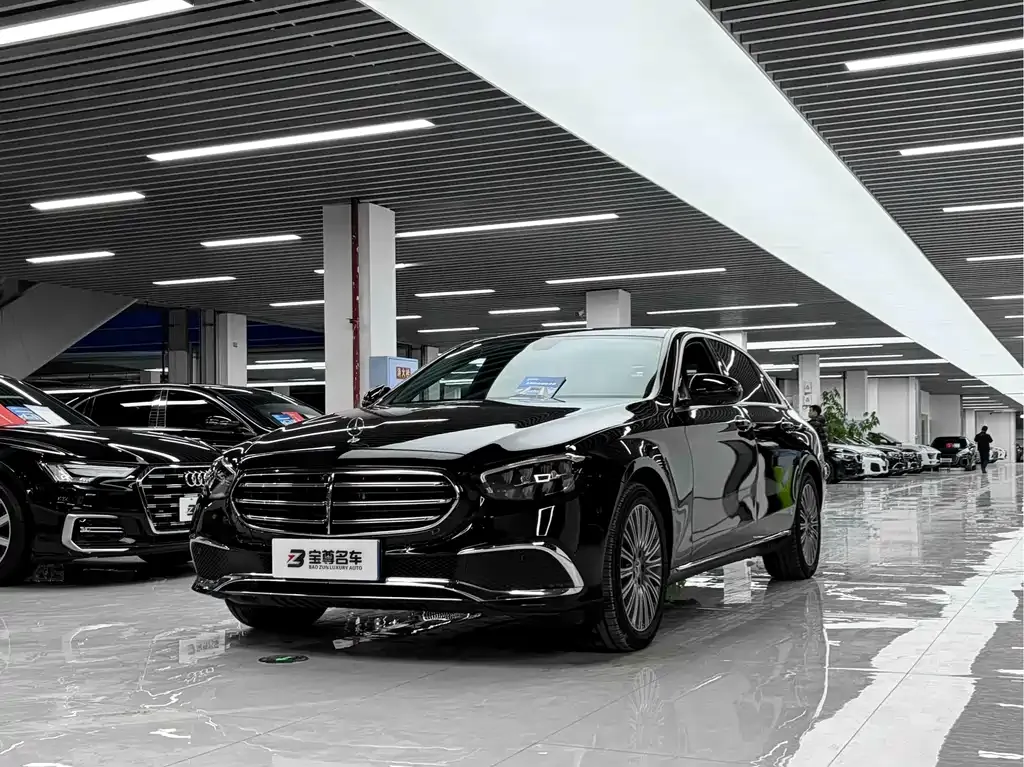 Mercedes-Benz E-Class — фото 1