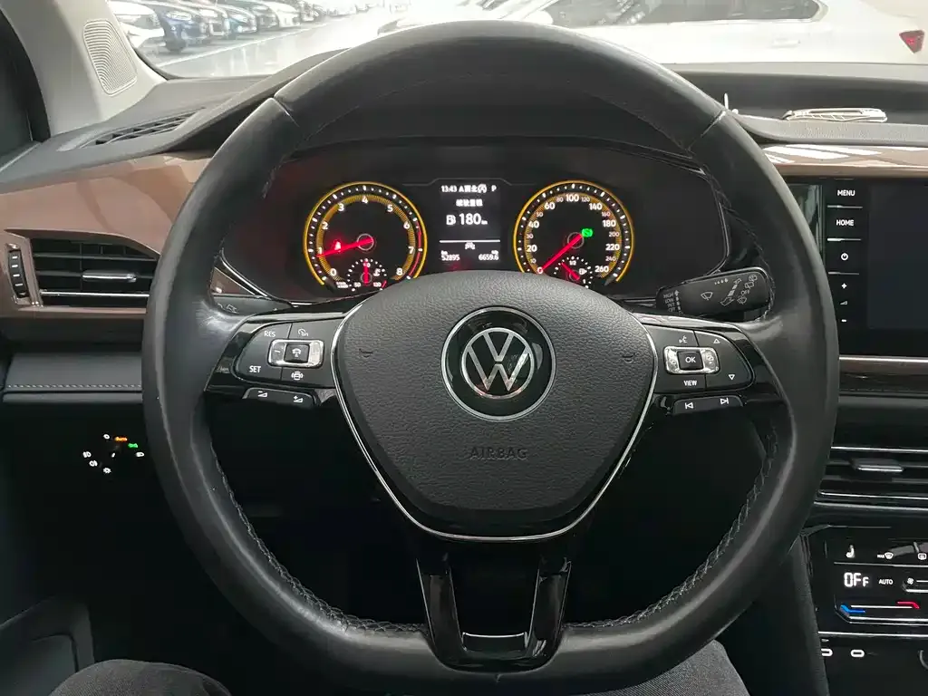 Volkswagen Tharu — фото 4