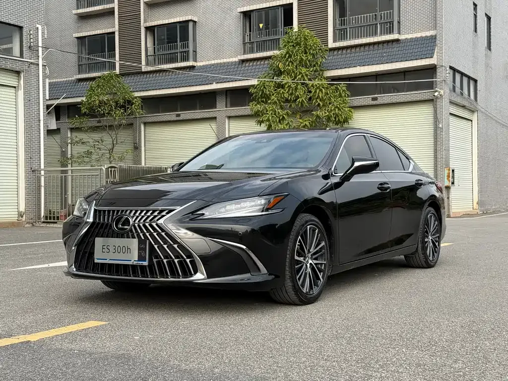 Lexus ES — фото 1