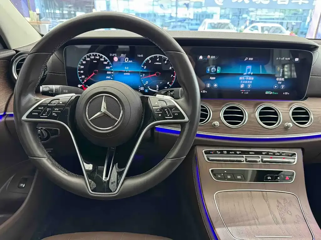 Mercedes-Benz E-Class — фото 10