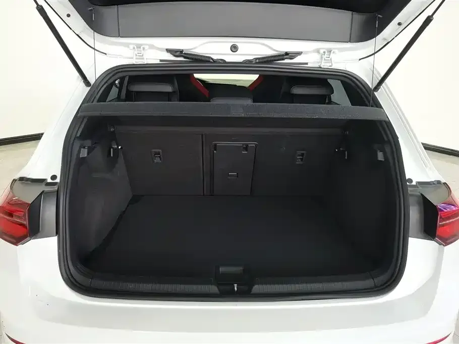 Volkswagen Golf GTI 2023 из CN, фото 4