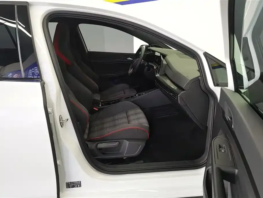 Volkswagen Golf GTI 2023 из CN, фото 3