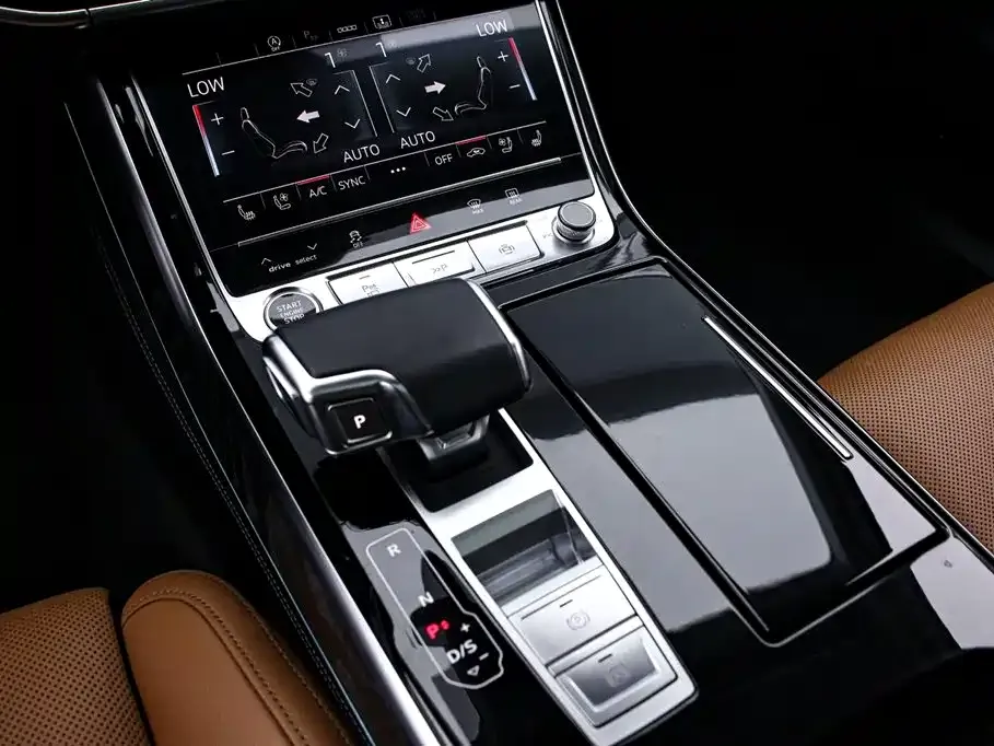 Audi A8 — фото 9