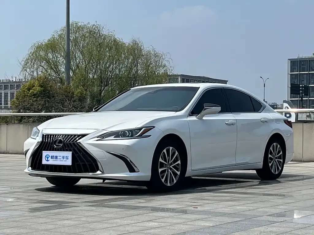 Lexus ES — фото 1