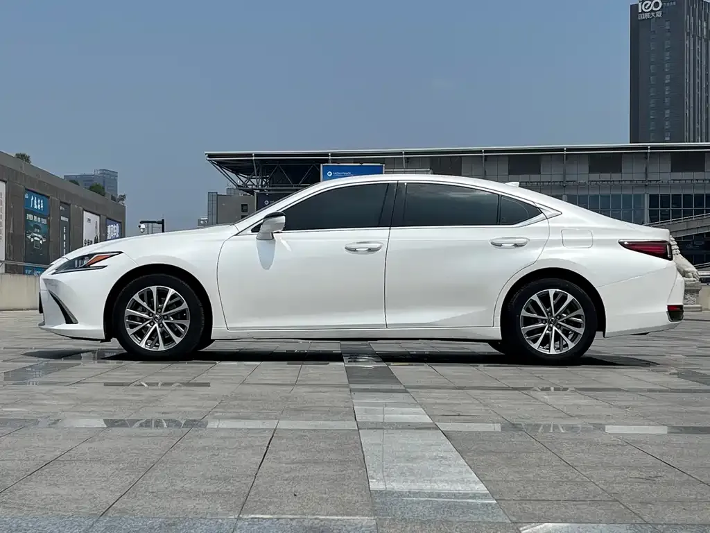 Lexus ES — фото 2