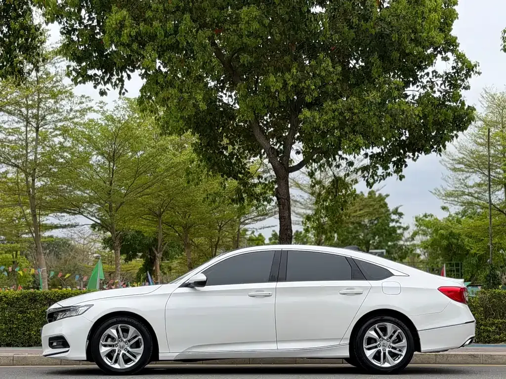 Honda Accord — фото 10