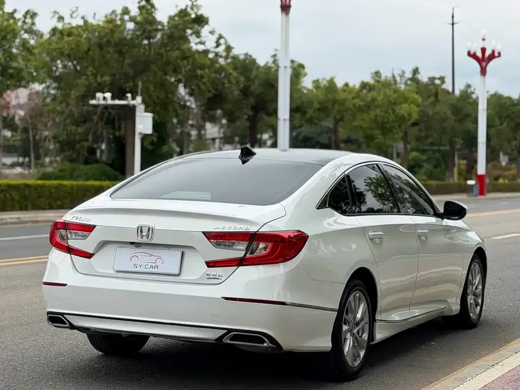 Honda Accord — фото 7