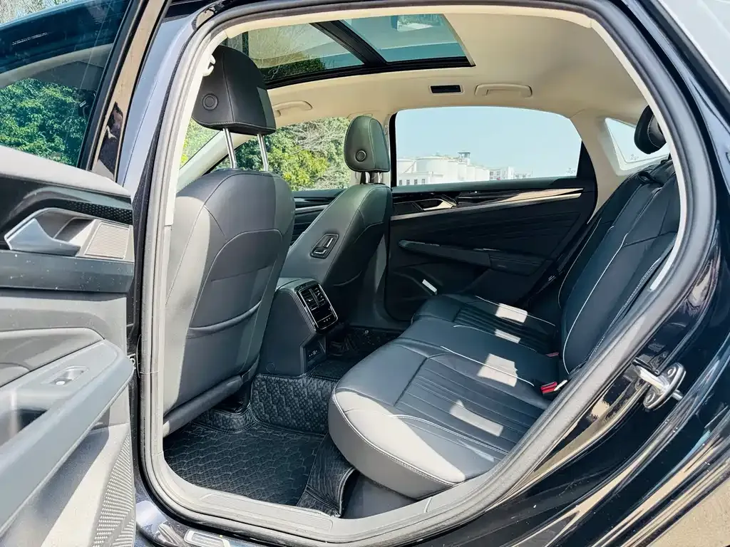 Volkswagen Passat — фото 8