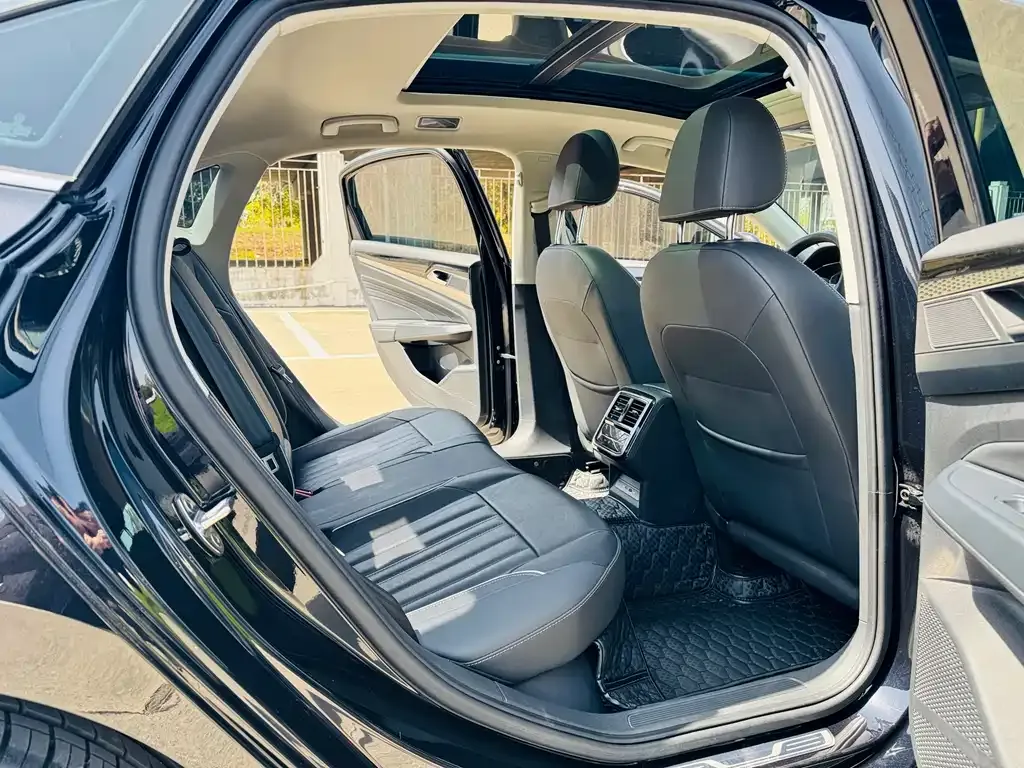 Volkswagen Passat — фото 2