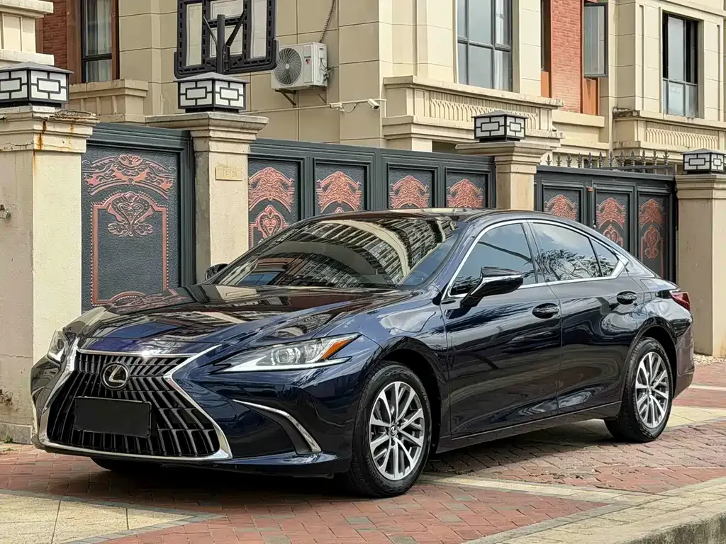 Lexus ES — фото 1
