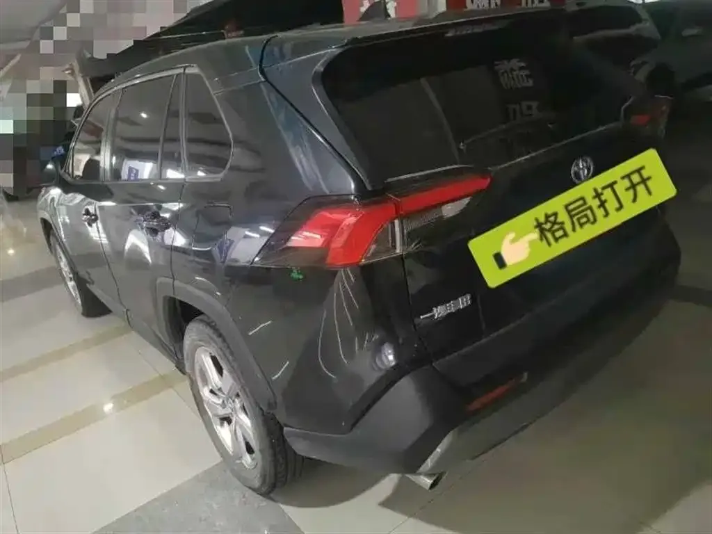 Toyota RAV4 2023 из CN, фото 2