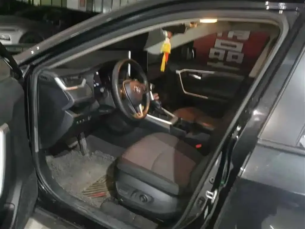 Toyota RAV4 2023 из CN, фото 3