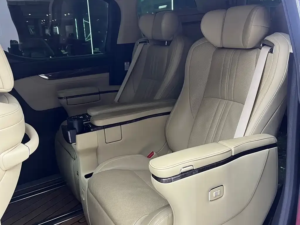 Toyota Alphard 2022 из CN, фото 3