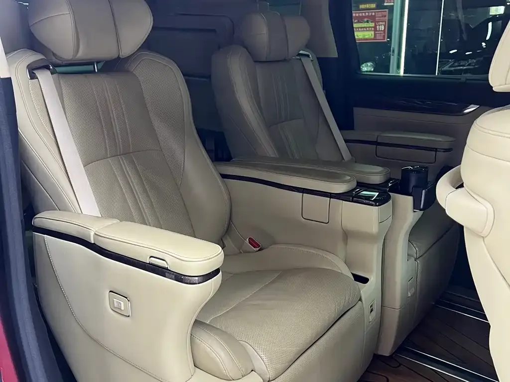 Toyota Alphard 2022 из CN, фото 2