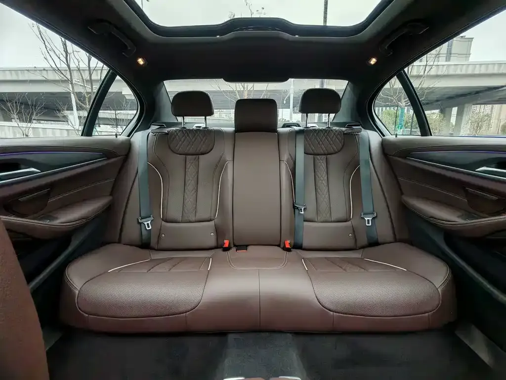 BMW 5 Series New Energy — фото 8
