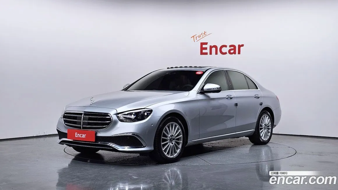 Mercedes-Benz E-Class — фото 1